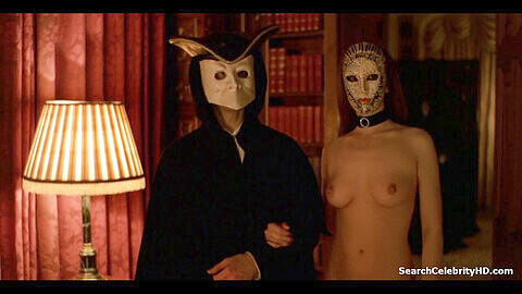 Abigail Supreme und Kate Charman in einem erotischen Film Eyes Wide Shut (1999) mit Prominenten und aufregenden Handjob-Szenen.