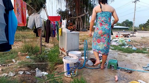 ¡Profesor transgénero FN035 tomándose una ducha y dejando que lo veas - a pelo, con eyaculaciones internas y lluvias doradas!