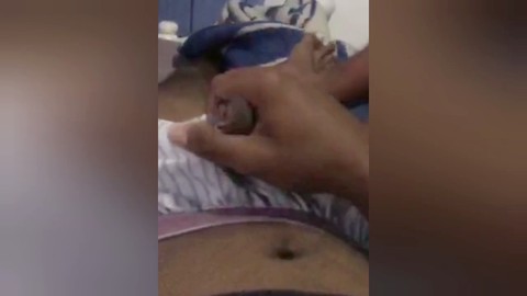 Divertimento esilarante all'aperto con Nuwan che include rimming e un pompa per un'azione bisessuale. Divertimento esilarante all'aperto con Nuwan che include rimming e un pompa per un'azione bisessuale.