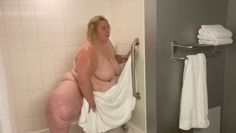 Lass es schmutzig werden und dusche mit mir!
