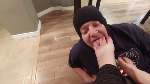 Cojiendo el pie, milf en primer plano, esclavo del pie