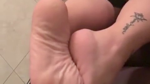 Culto piedi, solletico ai piedi, piedi